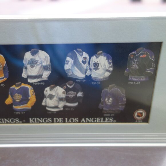 Canada Post Los Angeles Kings Postage Stamp in Decorative Plastic Case with Base - Picture 6 of 11